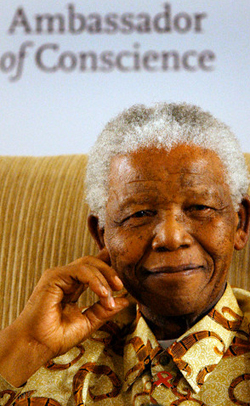 Nelson Mandela recieves Amnesty International award, 2006